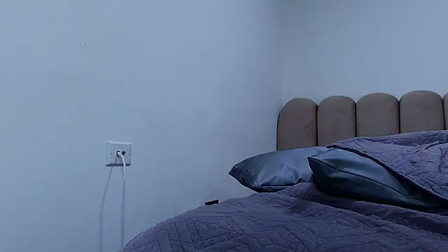 nicol_f live sex cam