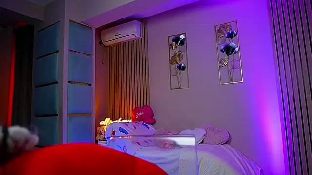 SabrinaJade live sex cam