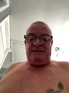 Garry831 live sex cam