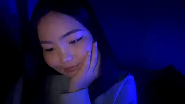 MollyAsian's cam snapshot