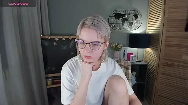 Madelaineses live sex cam