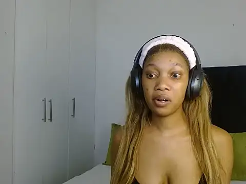 LustyBerry's cam snapshot