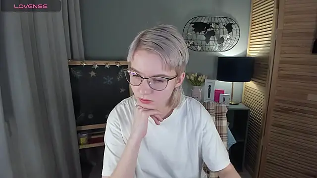 Madelaineses's cam snapshot