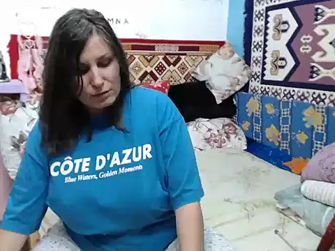 Adelinemilf live sex cam