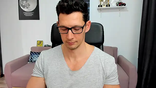 BrutusK08's cam snapshot