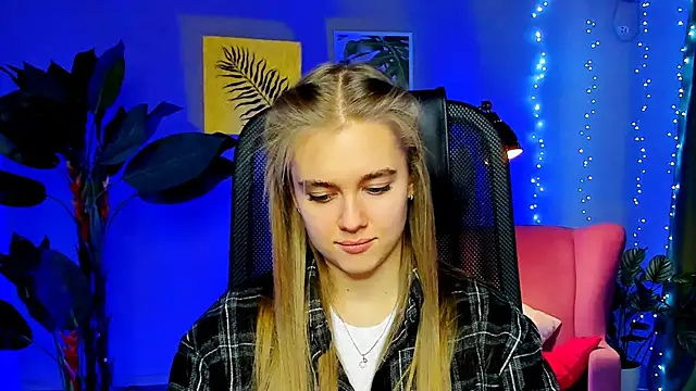 JuneWoods's cam snapshot