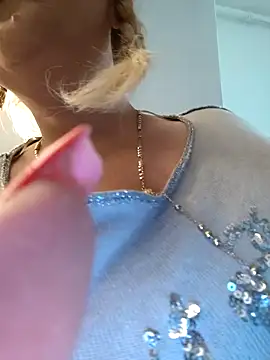 Divineblond live sex cam