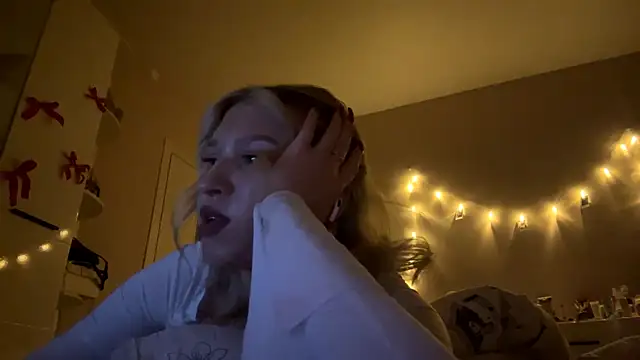 DozyLagging's cam snapshot