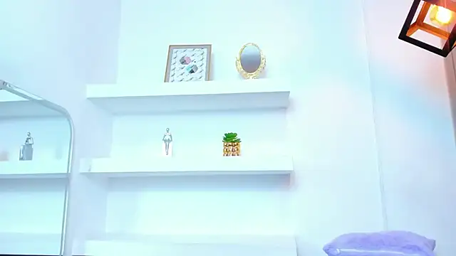 IsabellaMonet live sex cam