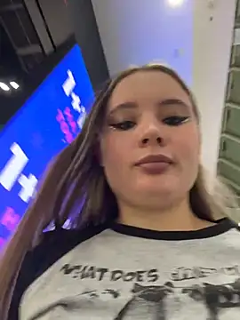 VineraSweet live sex cam