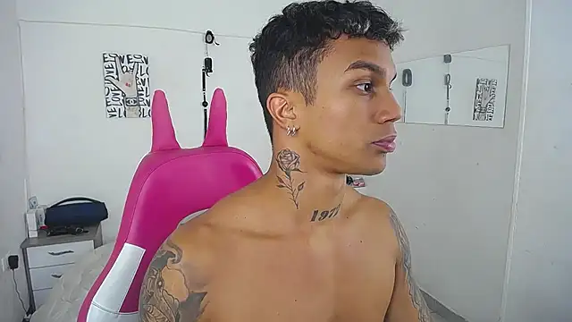 Leonard_Price live sex cam