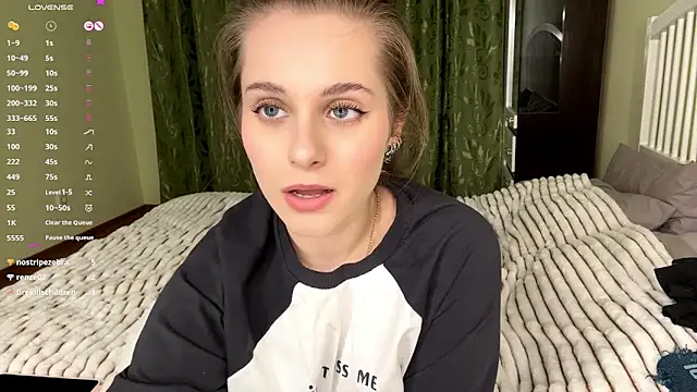 MiaBlanko's cam snapshot