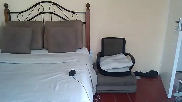 SmallGoodNutt live sex cam