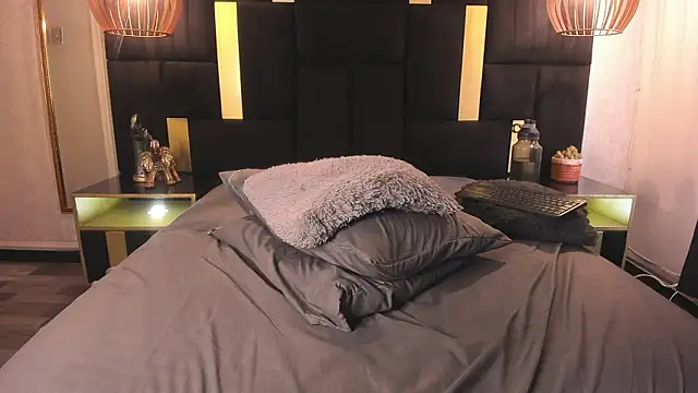 Lucio__Fox live sex cam