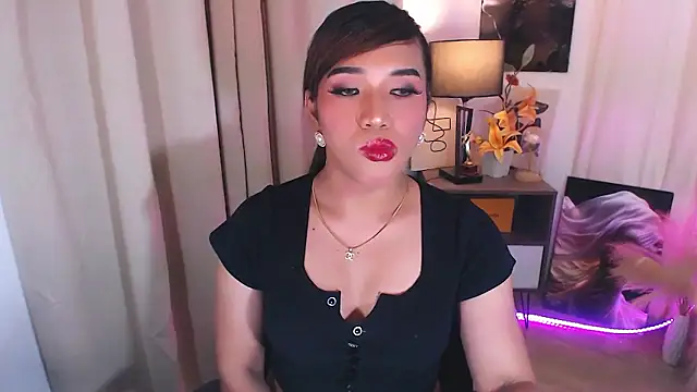 HeavenlyHugeCock live sex cam