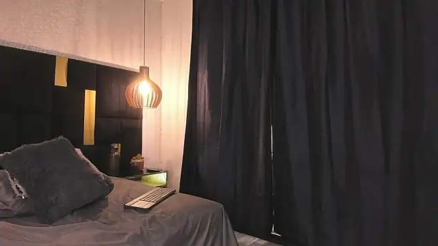 Lucio__Fox live sex cam