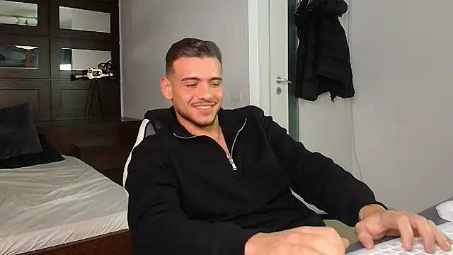 ElijahThorne live sex cam