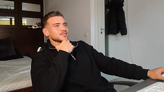 ElijahThorne live sex cam