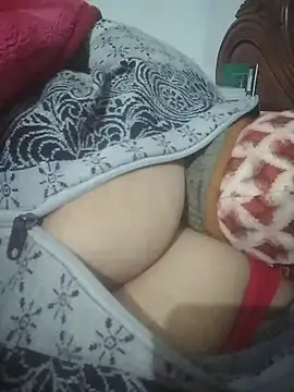 momo_loves's cam snapshot