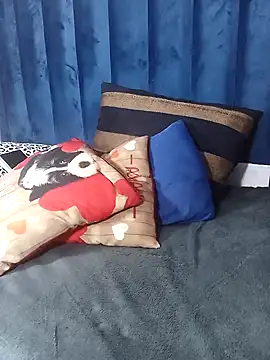 CurveyChocClitX5's cam snapshot