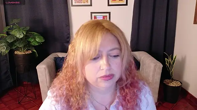 MilfArlet's cam snapshot