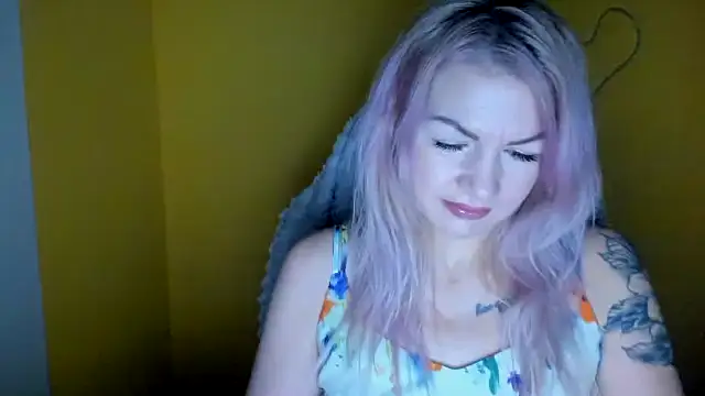 Madonna_Fire's cam snapshot