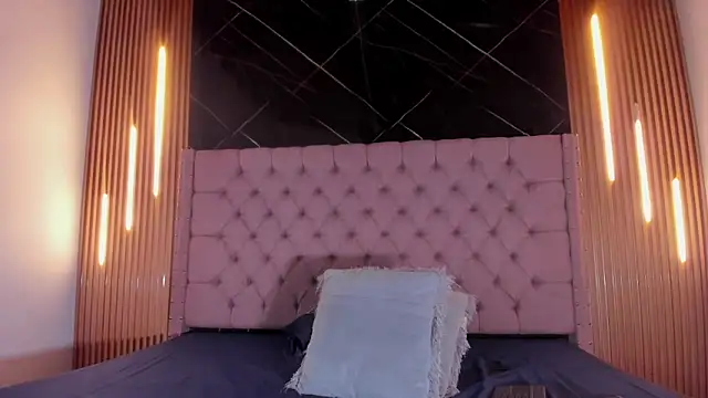 AinaPink live sex cam