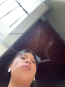 LinnaGardenia live sex cam