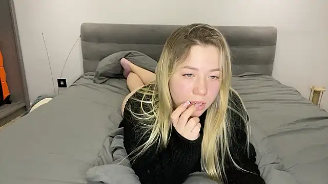 Embersweetbunny live sex cam