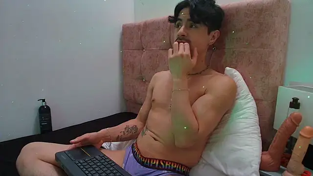 Ethan_Briggs's cam snapshot