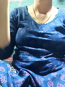 call_me_ammulu099's cam snapshot