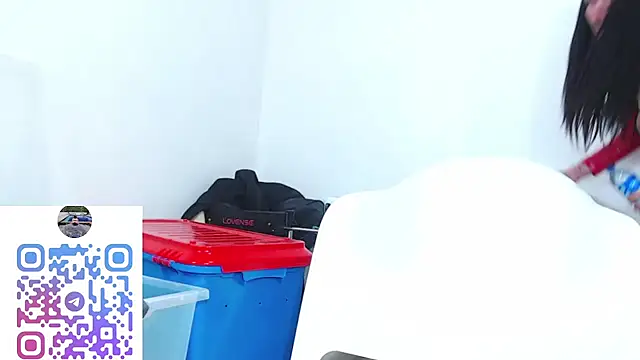 Upskirt_Squirt96 live sex cam