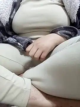 Bombamom's cam snapshot