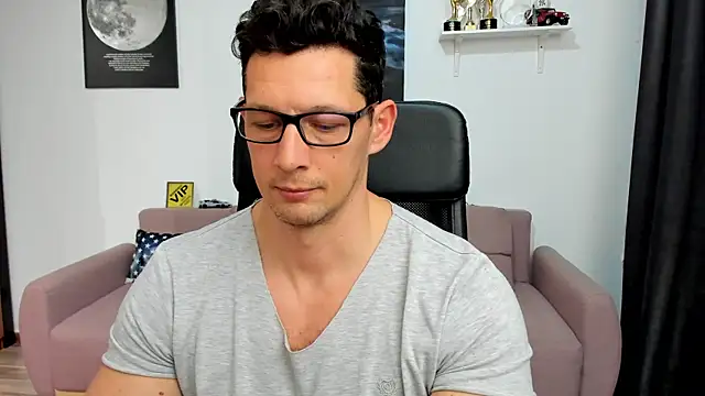 BrutusK08 live sex cam