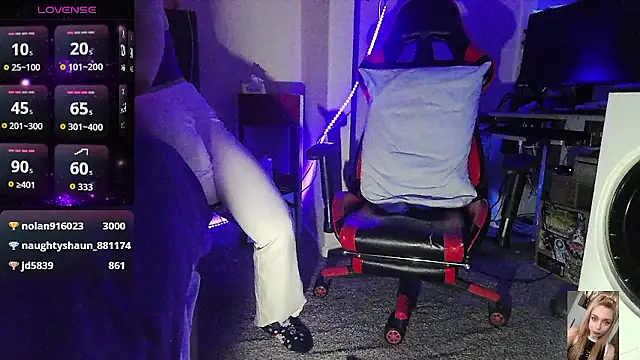 Blondiewithanass's cam snapshot