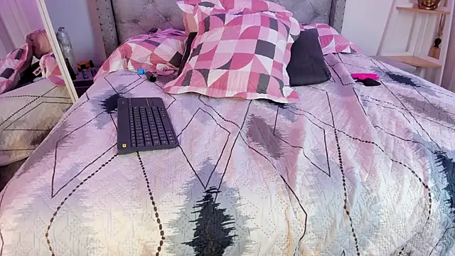 gaia_rouge's cam snapshot