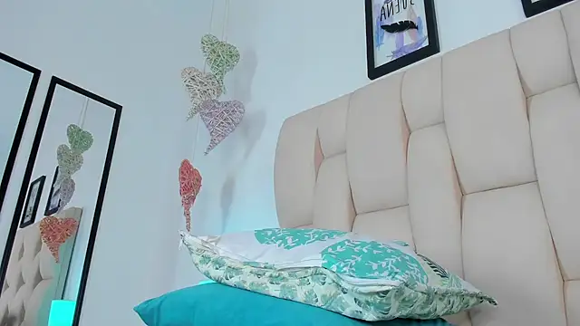 KristalFoxx live sex cam