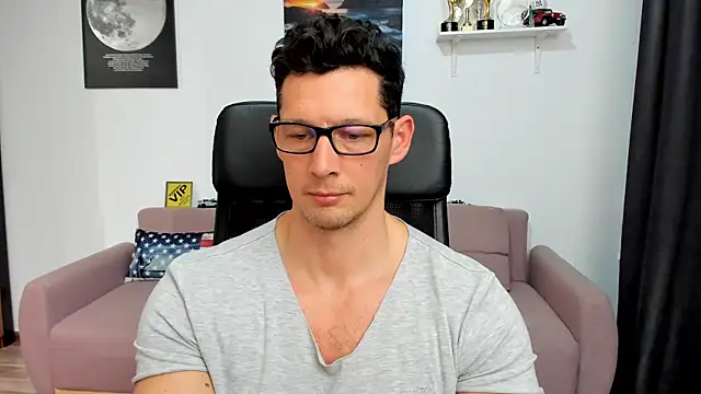 BrutusK08 live sex cam