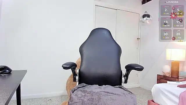 honeyy_cherry's cam snapshot