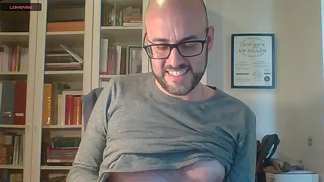 ohmibodforever's cam snapshot