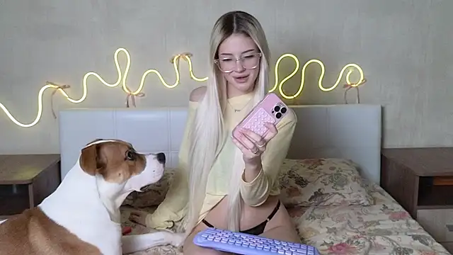 Betty_Blamee's cam snapshot