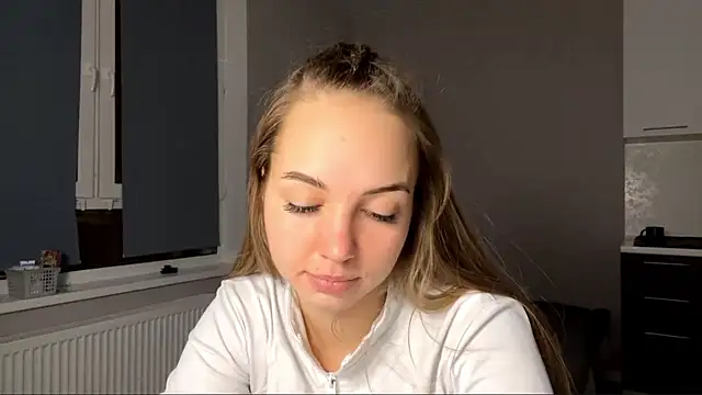 AliceQueenGirl's cam snapshot