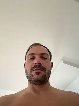 Adventurehotman live sex cam