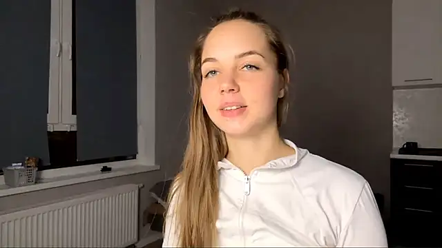 AliceQueenGirl's cam snapshot