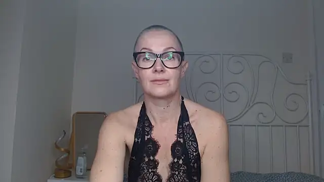 ELEGANT-ARIA36's cam snapshot