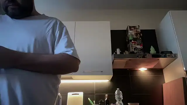 theitalianbear live sex cam