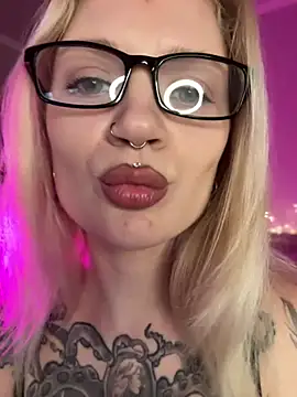 TeaseKitten- live sex cam