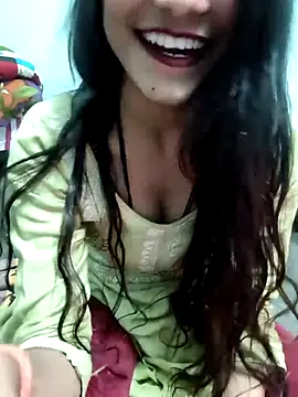 Yours-Zeenat's cam snapshot