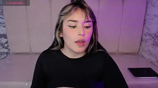 Laksmy_v's cam snapshot