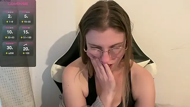 BustyKellyXXX's cam snapshot